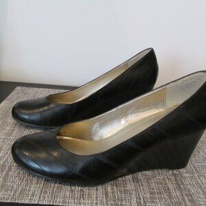 Liz Claiborne Black Wedges Women's US Size 8 M Textured Print Dress Shoes Wanda